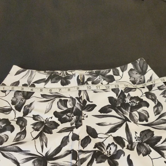 Erik Stewart. Floral Black and White Pants - Picture 7 of 9